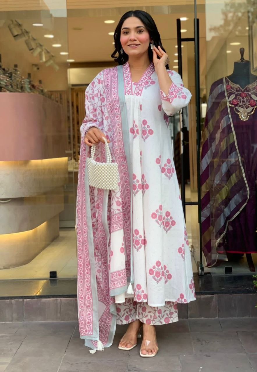 Trendy White Cotton Kurta Set for Women – Perfect Summer Wear