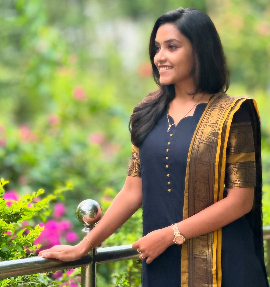 Zari-Work Poly Cotton Kurta with Contrast Woven Border
