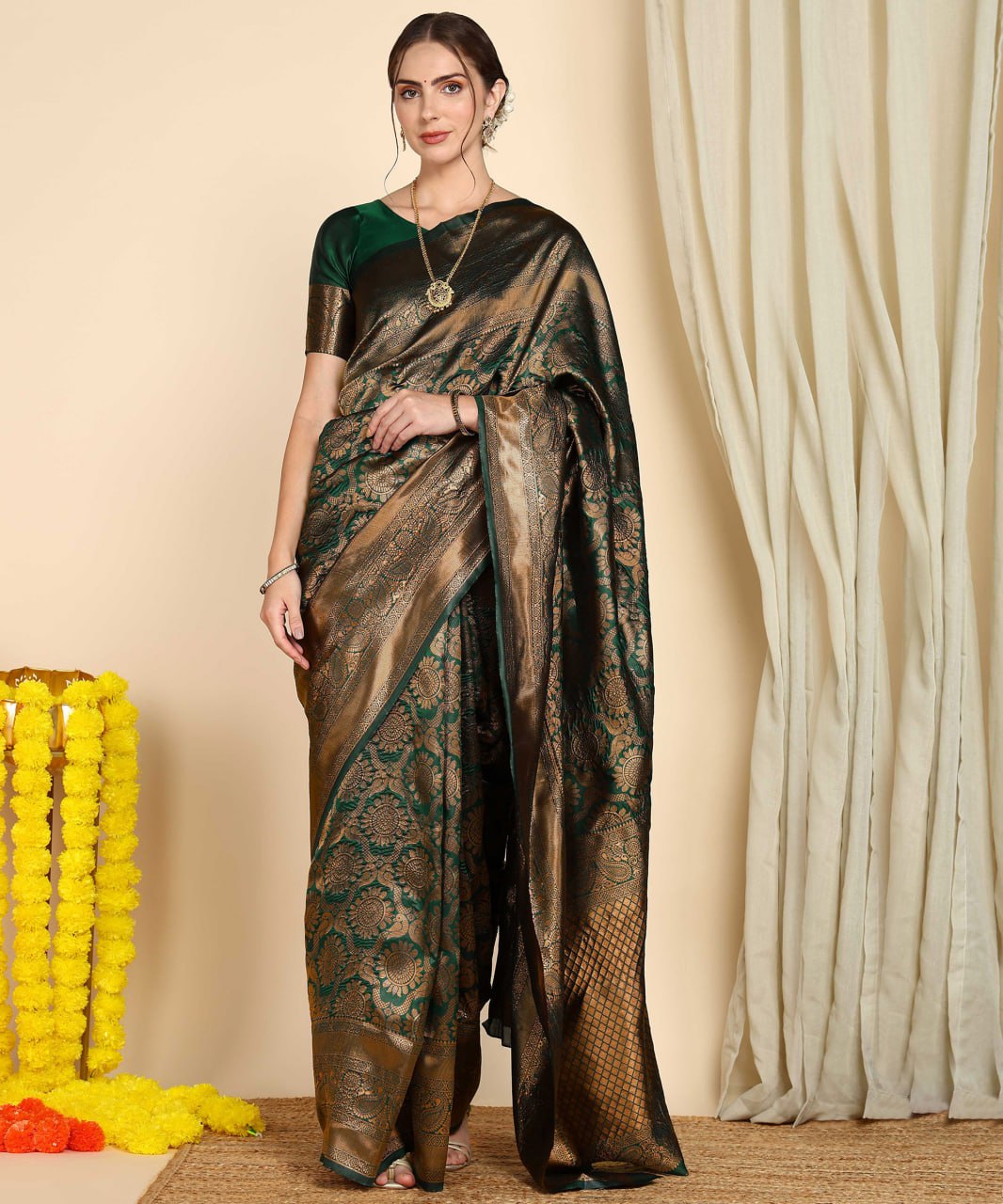 Regal Emerald & Gold Handwoven Banarasi Silk Saree