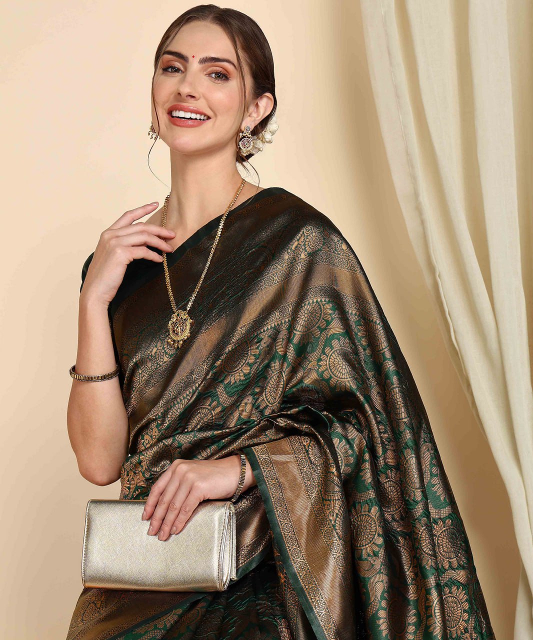 Regal Emerald & Gold Handwoven Banarasi Silk Saree