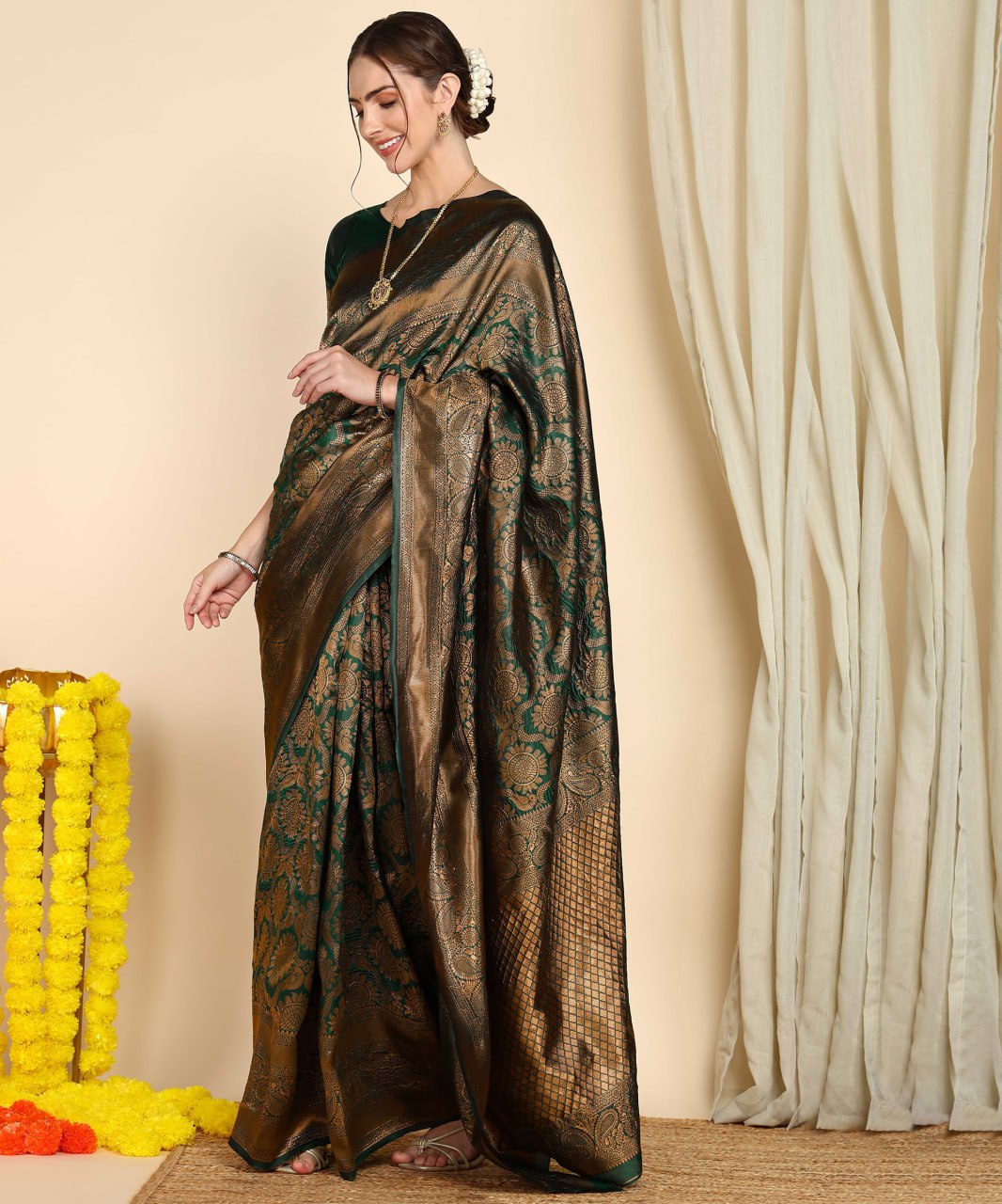Regal Emerald & Gold Handwoven Banarasi Silk Saree