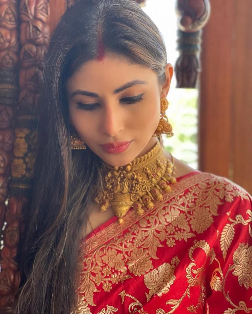 Opulent Crimson Red Banarasi Silk Saree with Intricate Gold Zari Weave