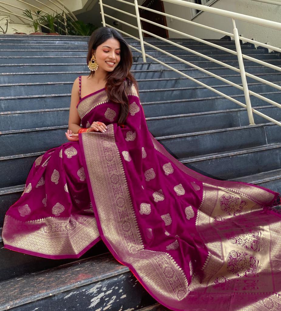 Regal Magenta Banarasi Silk Saree with Intricate Gold Zari Butta Weave