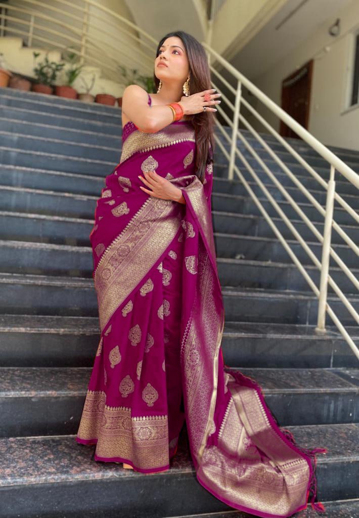 Regal Magenta Banarasi Silk Saree with Intricate Gold Zari Butta Weave