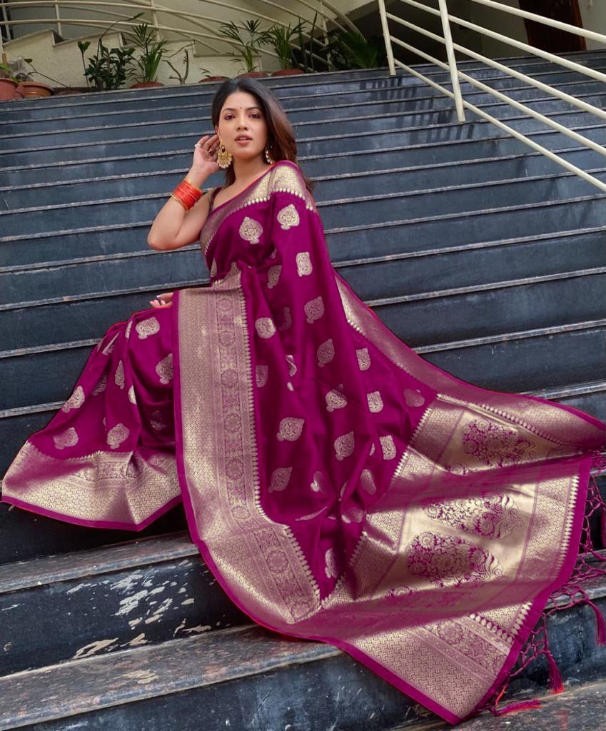Regal Magenta Banarasi Silk Saree with Intricate Gold Zari Butta Weave