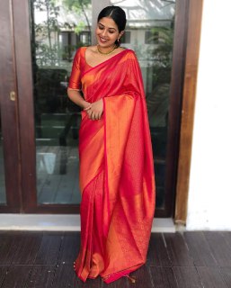 Radiant Sunset: Handwoven Crimson & Gold Banarasi Silk Saree