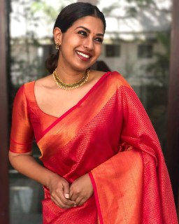 Radiant Sunset: Handwoven Crimson & Gold Banarasi Silk Saree