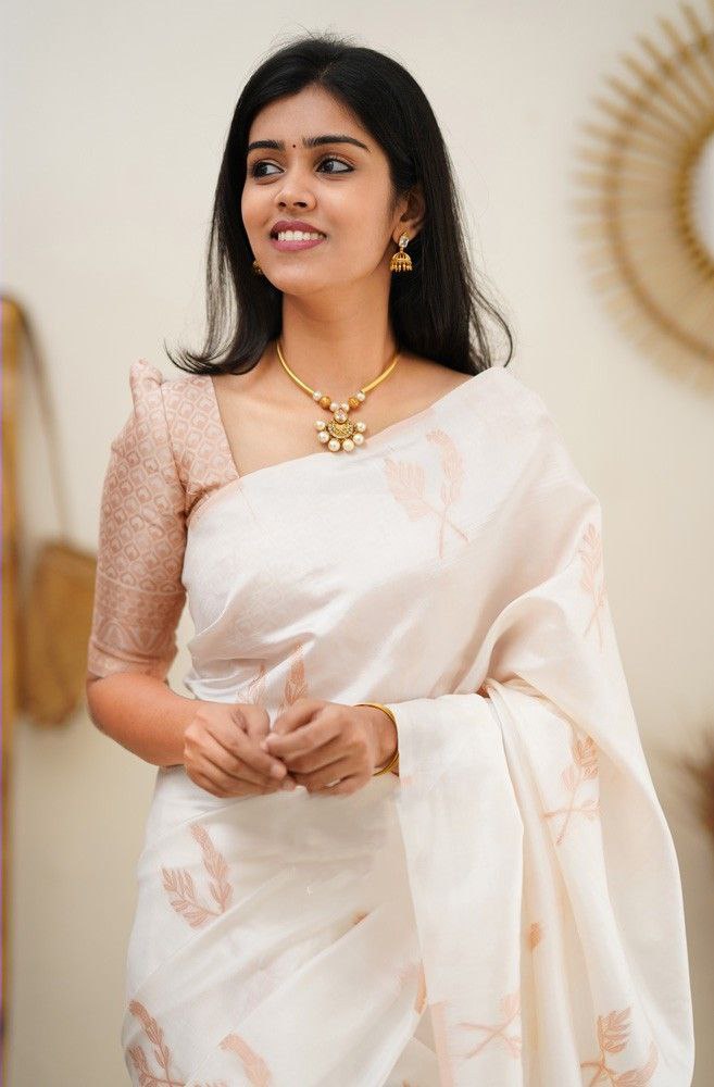 Timeless Sophistication Handwoven Ivory Banarasi Silk Saree