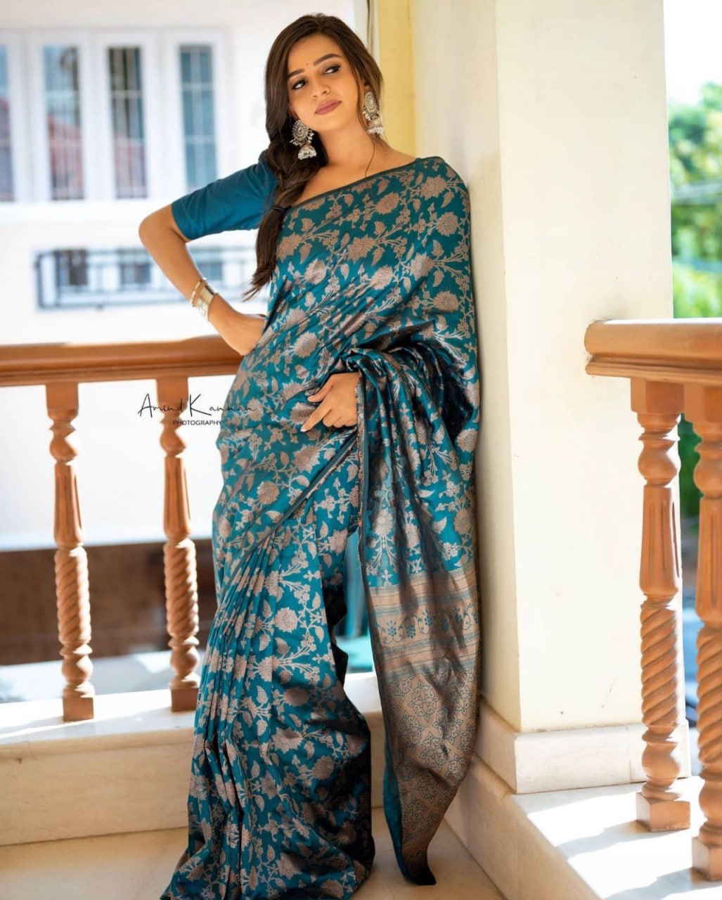 Regal Teal Banarasi Silk Saree with Intricate Floral Weave