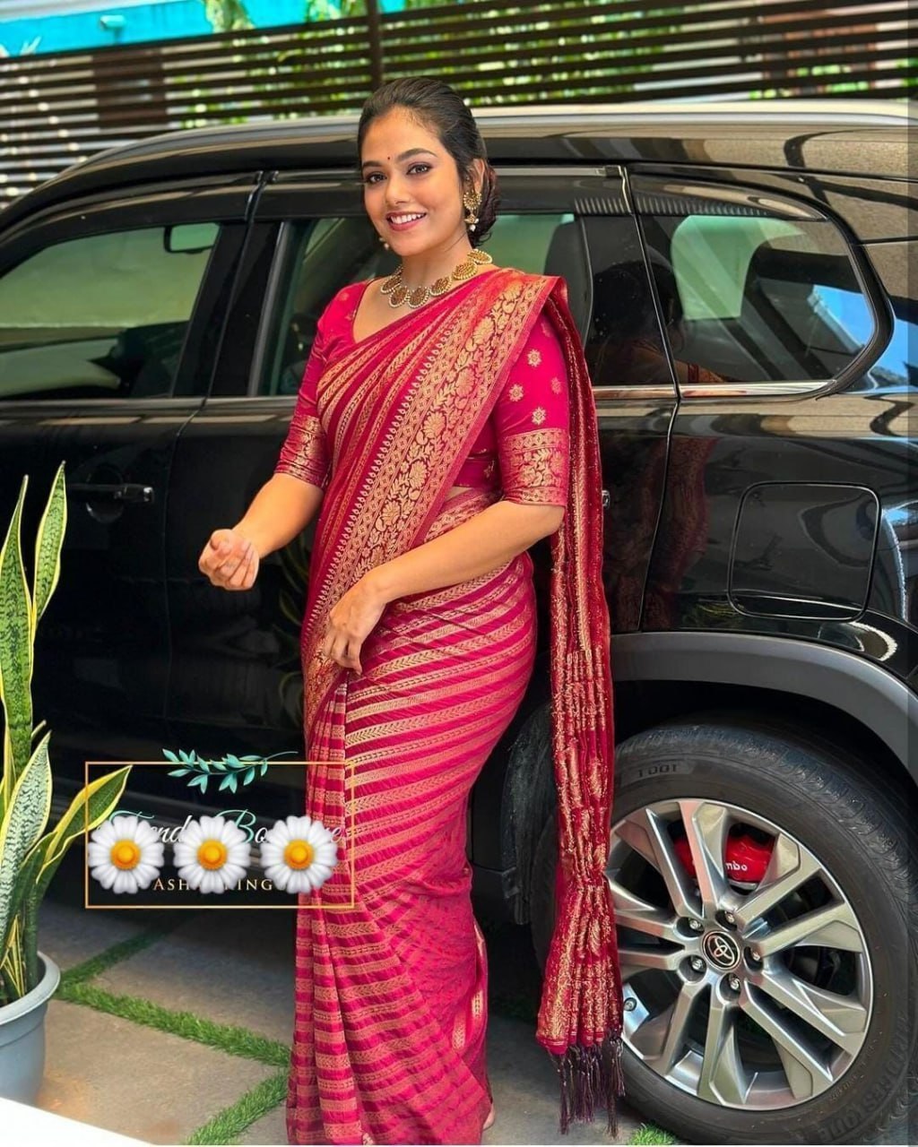 Majestic Magenta Banarasi Silk Saree with Traditional Zari Detailing