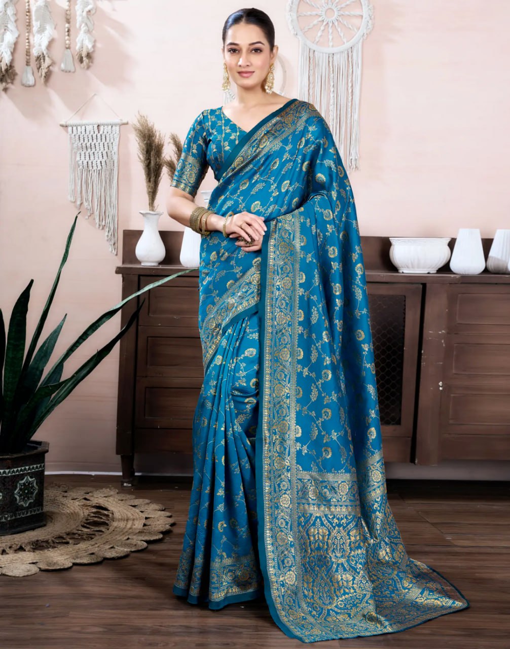Exquisite Royal Blue Banarasi Silk Saree with Traditional Gold Zari Weave