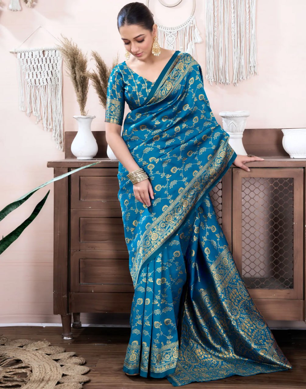 Exquisite Royal Blue Banarasi Silk Saree with Traditional Gold Zari Weave
