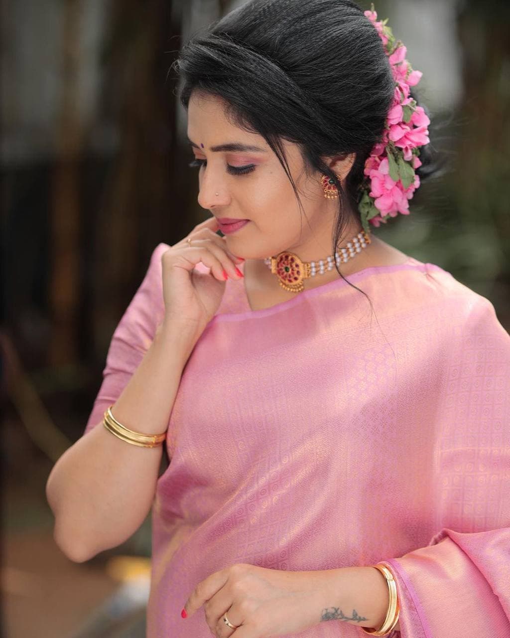 Ethereal Rose Pink Banarasi Silk Saree with Elegant Zari Border