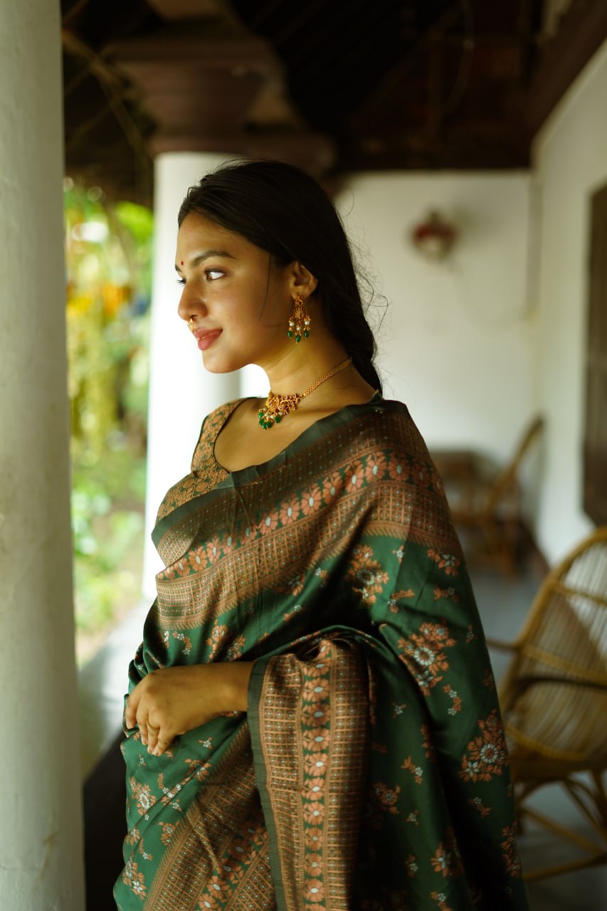 Emerald Heritage: Handwoven Banarasi Silk Saree with Antique Zari Buta