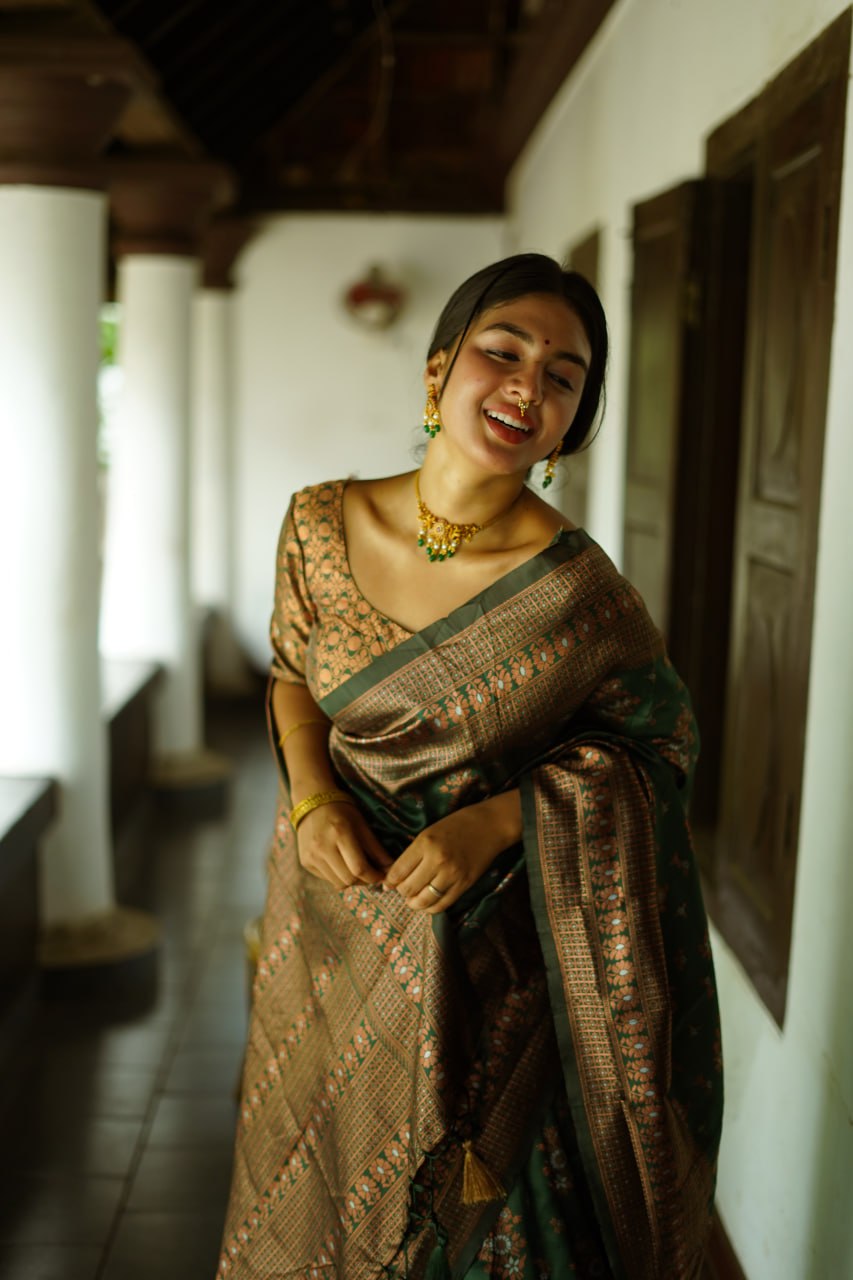 Emerald Heritage: Handwoven Banarasi Silk Saree with Antique Zari Buta