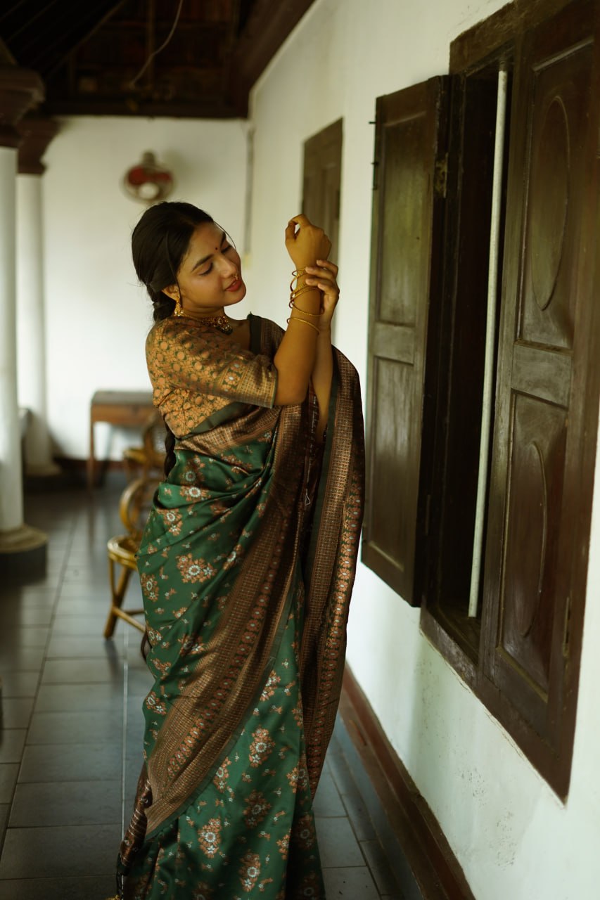 Emerald Heritage: Handwoven Banarasi Silk Saree with Antique Zari Buta