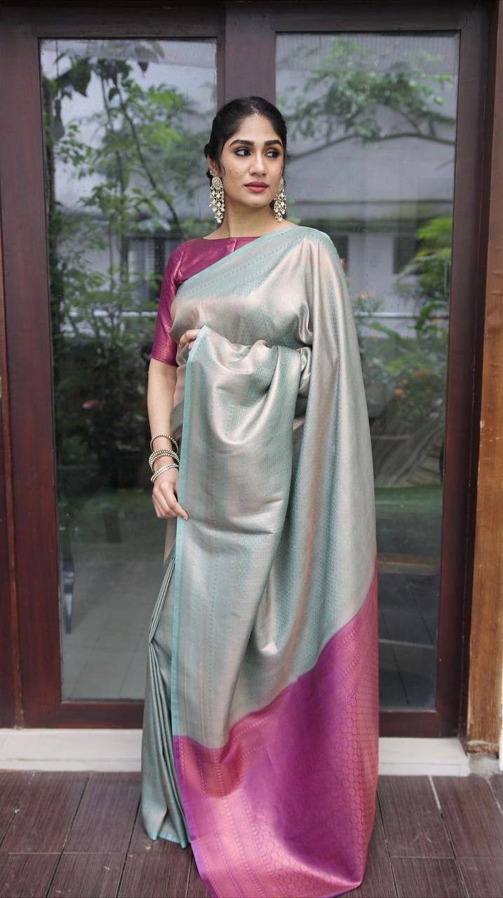 Moonlight Silver & Magenta: Dual-Tone Banarasi Silk Saree