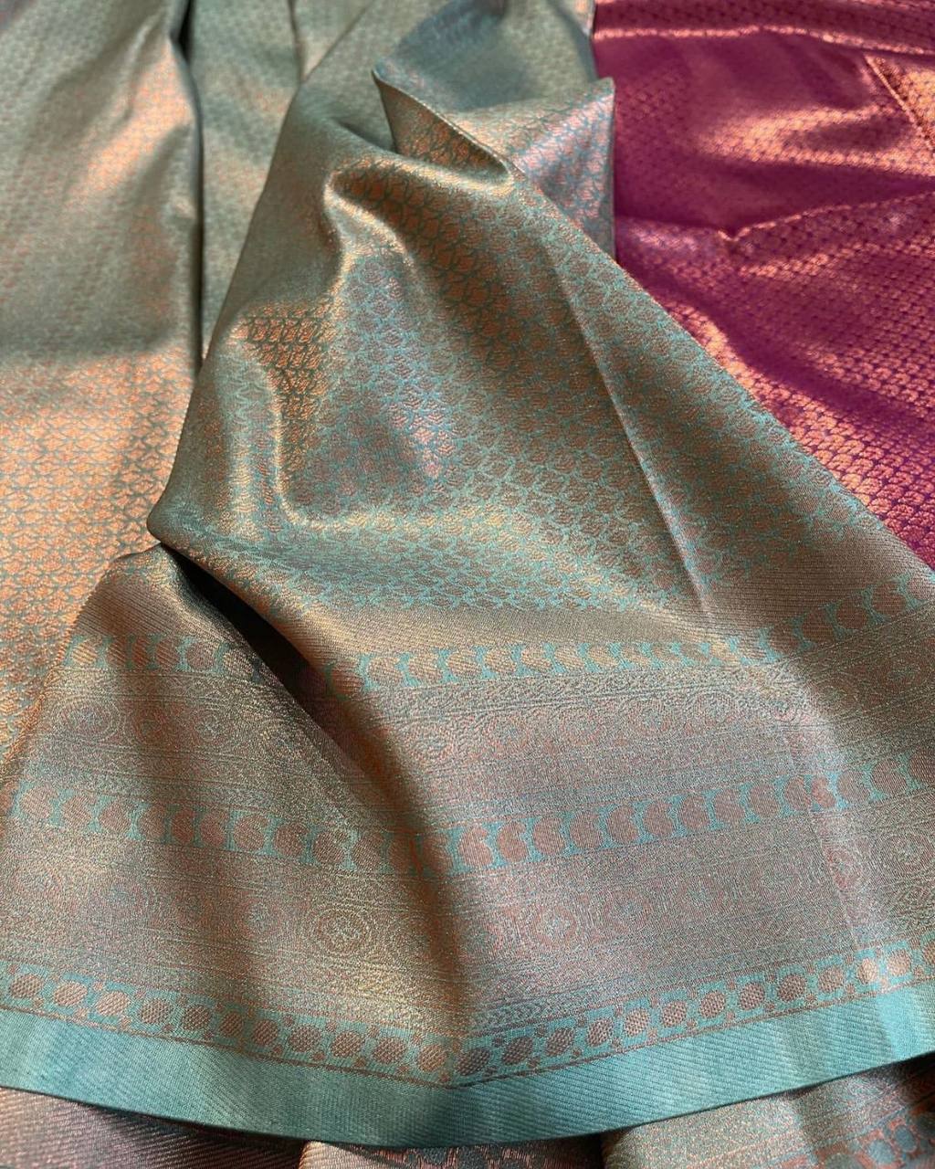 Moonlight Silver & Magenta: Dual-Tone Banarasi Silk Saree