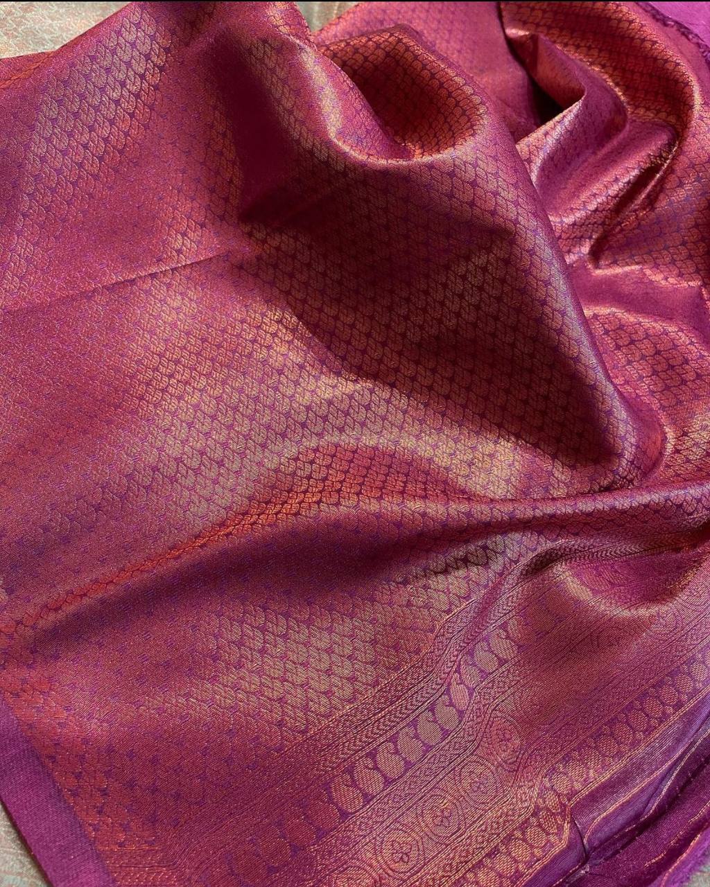 Moonlight Silver & Magenta: Dual-Tone Banarasi Silk Saree