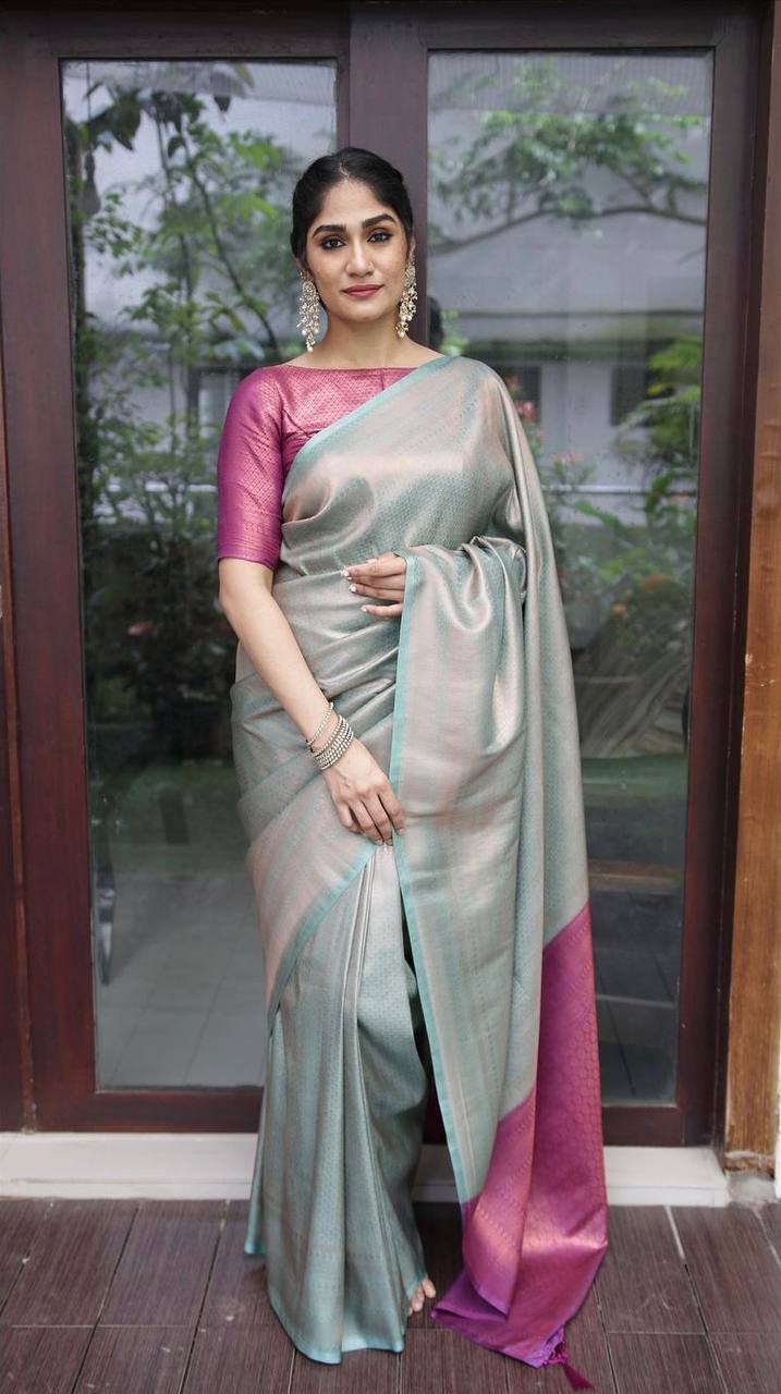 Moonlight Silver & Magenta: Dual-Tone Banarasi Silk Saree