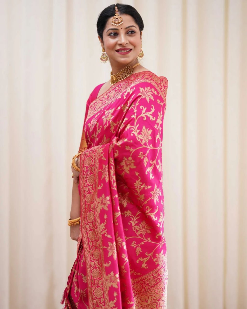 Exquisite Gulabi Pink Banarasi Silk Saree with Dense Gold Floral Jaal