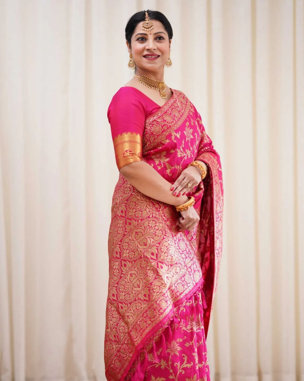 Exquisite Gulabi Pink Banarasi Silk Saree with Dense Gold Floral Jaal
