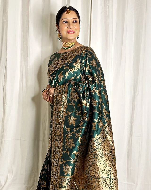 Emerald Queen Grand Banarasi Silk Saree with Antique Floral Jaal
