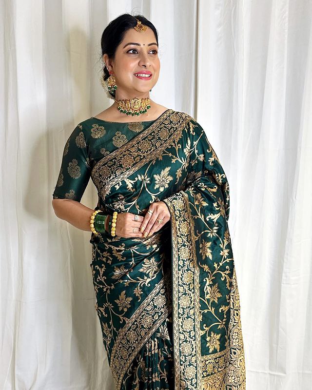 Emerald Queen Grand Banarasi Silk Saree with Antique Floral Jaal