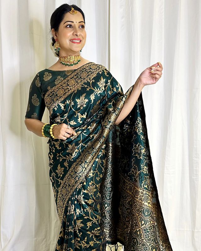 Emerald Queen Grand Banarasi Silk Saree with Antique Floral Jaal