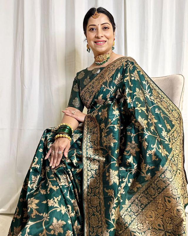 Emerald Queen Grand Banarasi Silk Saree with Antique Floral Jaal