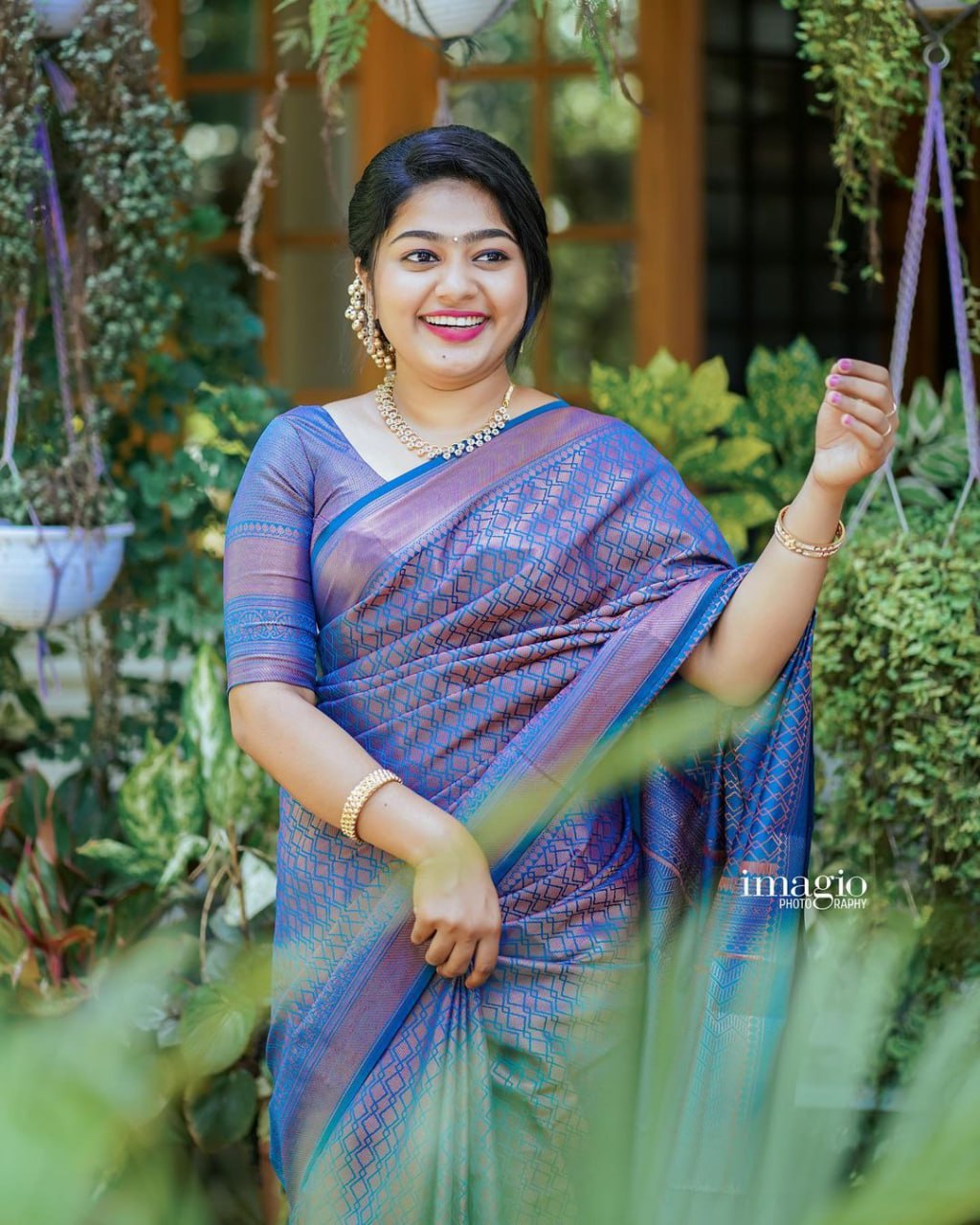 Dual-Tone Electric Blue & Violet Banarasi Silk Saree with Copper Sheen