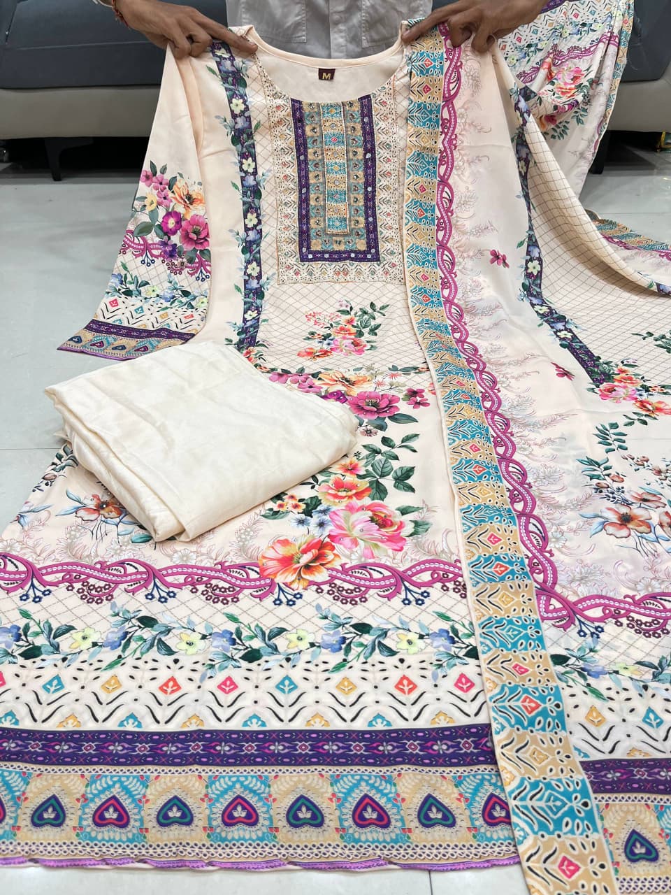 Vintage Floral Elegance: Ivory Silk Blend Embroidered Kurta Set with Printed Dupatta